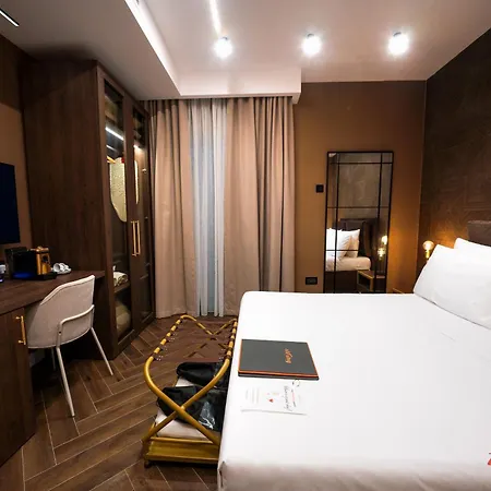 Avalon Boutique Hotel *