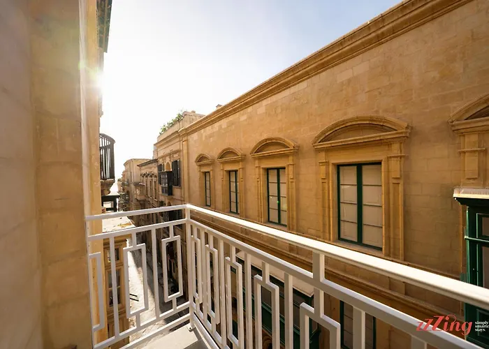 Avalon Boutique Hotel *