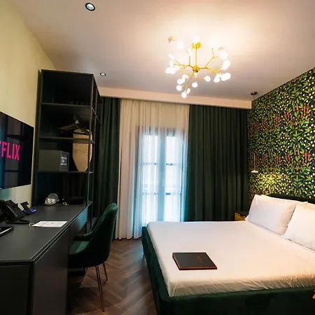 Avalon Boutique Hotel *