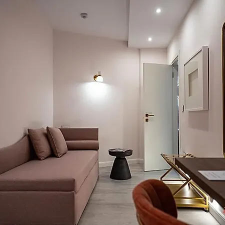 Avalon Boutique Hotel 4*