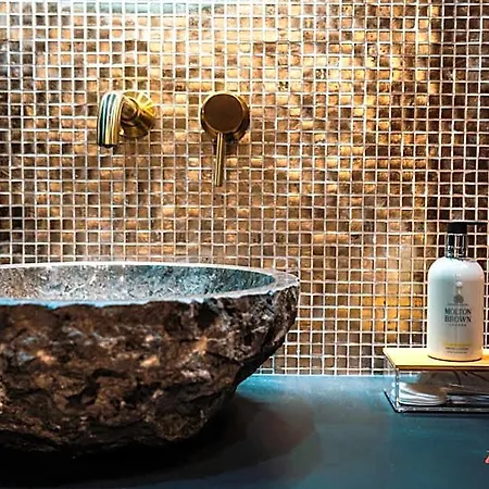 Avalon Boutique Hotel 4*