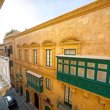Avalon Boutique Hotel 4*